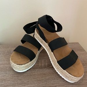 BRAND NEW Time and Tru Sandals